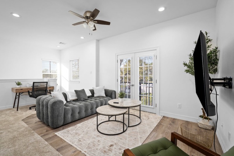 Modern condo in Houston, unit C