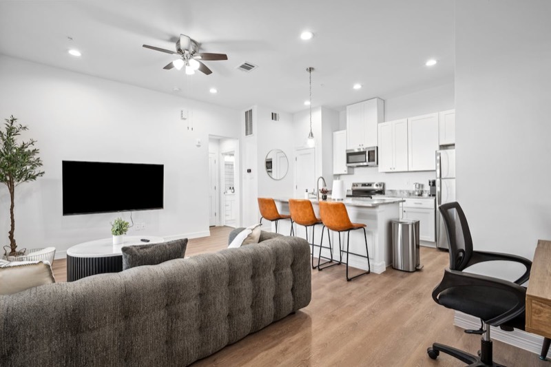 Modern condo in Houston, unit D